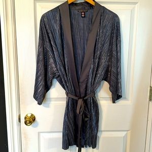 Victoria’s Secret robe. Size XS/S.